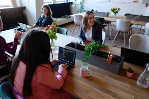 Conoce las normas legales que competen al departamento de recursos humanos en las empresas colombianas.