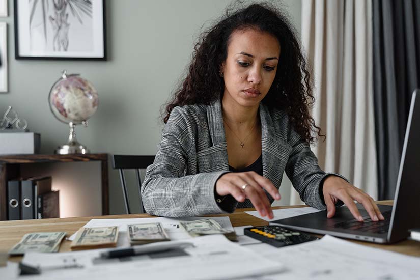 Te explicamos de manera sencilla qué elementos debes tener en cuenta al momento de hacer la nómina a tus trabajadores en Colombia